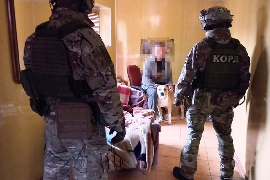 Новини Вінниці / У Вінниці поліція з КОРДом накрила наркопритон. Його власницю затримано 