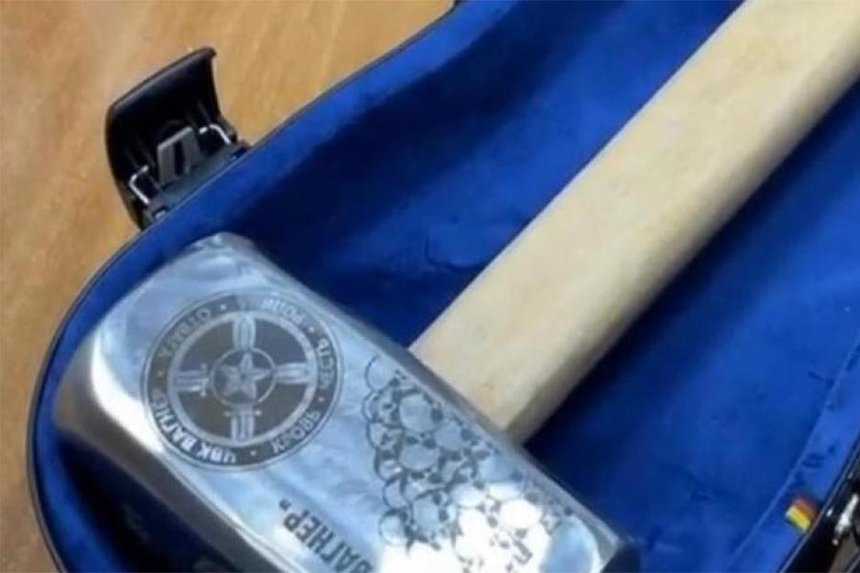 Новини Вінниці / ПВК «Вагнер» хочуть визнати терористичною організацією: Пригожин передав Європарламенту «закривавлену» кувалду 