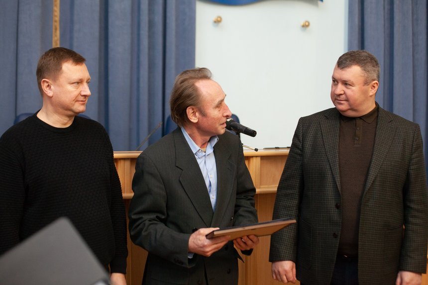 Новини Вінниці / У Вінниці премією Степана Руданського нагородили автора «Слуги народу»
