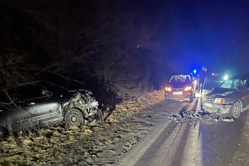 Новини Вінниці / Лобове зіткнення автівок на Вінниччині: один з водіїв госпіталізований