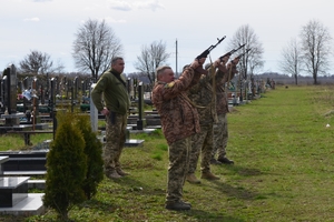 Новини Вінниці / На Вінниччині в останню путь провели загиблого воїна Сергія Рахнянського
