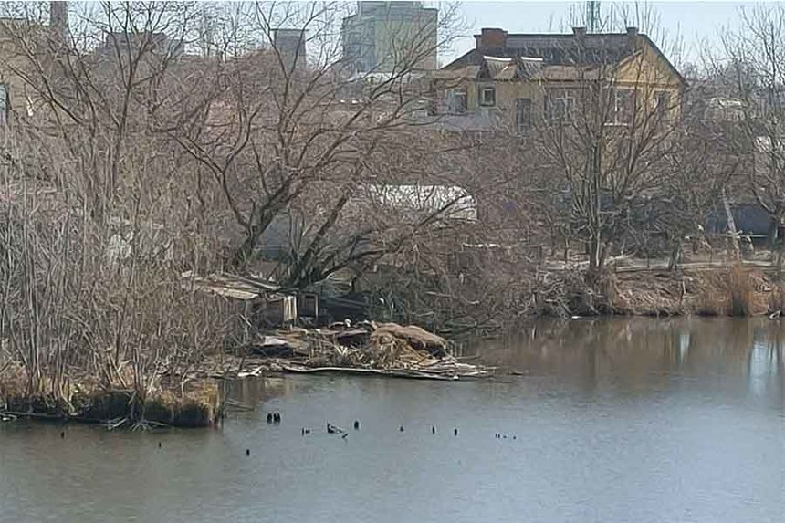 Новини Вінниці / Вінничанин облаштував гноєсховище поруч з річкою. Чи змінить людина ставлення до оточуючих після сплати штрафу?