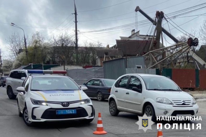 Новини Вінниці / У Вінниці вантажівка збила пішохода та зникла. Водій запевнив, що «не помітив» людину