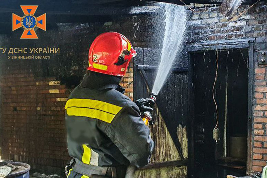 Новини Вінниці / На Вінниччині під час пожежі опіки отримав 73-річний власник господарчої споруди