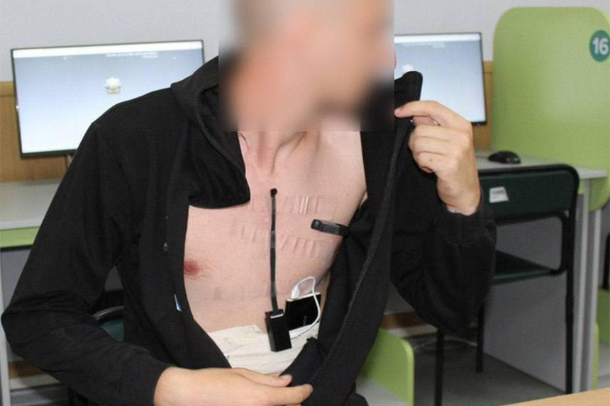 Новини Вінниці / Начепив на себе 4 мікрогаджети: у Вінниці теорію з водіння чоловік вирішив скласти з «допомогою друга» 