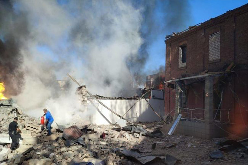 Новини Вінниці / Росіяни завдали ракетного удару по будівлі поліції у Кривому Розі