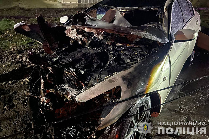 Новини Вінниці / У Вінниці Infiniti врізався в електроопору: двоє людей опинились у лікарні