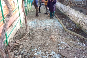 Новости Винницы и области / Один з «Шахедів» під час нічної атаки збили на Вінниччині: уламки пошкодили житлові будинки / Інформаційний портал На Париже Новини Вінниці / Один з «Шахедів» під час нічної атаки збили на Вінниччині: уламки пошкодили житлові будинки