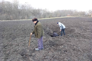 Новости Винницы и области / Один з «Шахедів» під час нічної атаки збили на Вінниччині: уламки пошкодили житлові будинки / Інформаційний портал На Париже Новини Вінниці / Один з «Шахедів» під час нічної атаки збили на Вінниччині: уламки пошкодили житлові будинки
