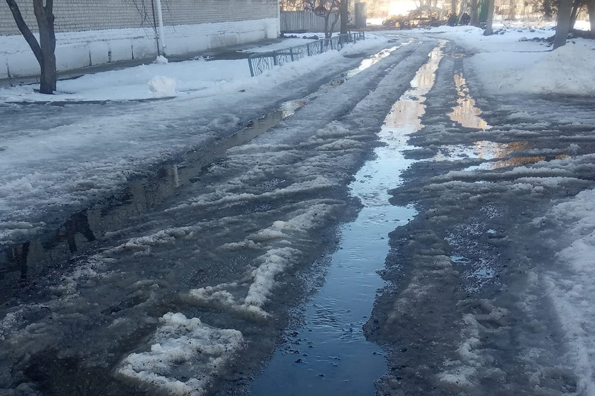 Новини Вінниці / Вінничанка хоче бюджетним коштом облаштувати тротуар поблизу школи