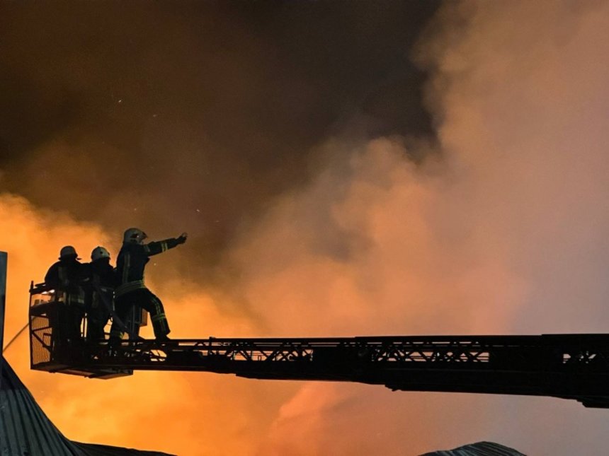 Новини Вінниці / Наслідки ворожої атаки «шахедами» на Одесу: у місті спалахнули пожежі 