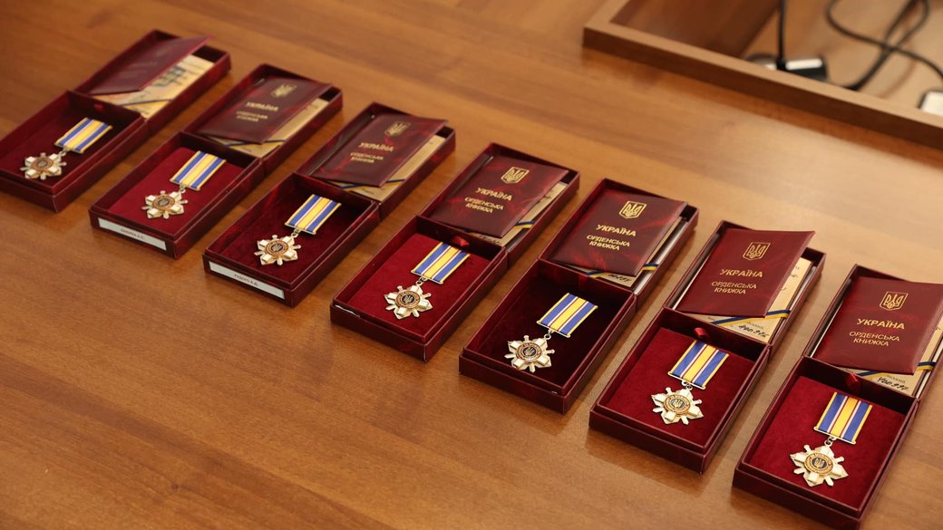 На Вінниччині родинам полеглих оборонців передали посмертні нагороди / Новости Винницы и области / Інформаційний портал На Париже Новини Вінниці / На Вінниччині родинам полеглих оборонців передали посмертні нагороди