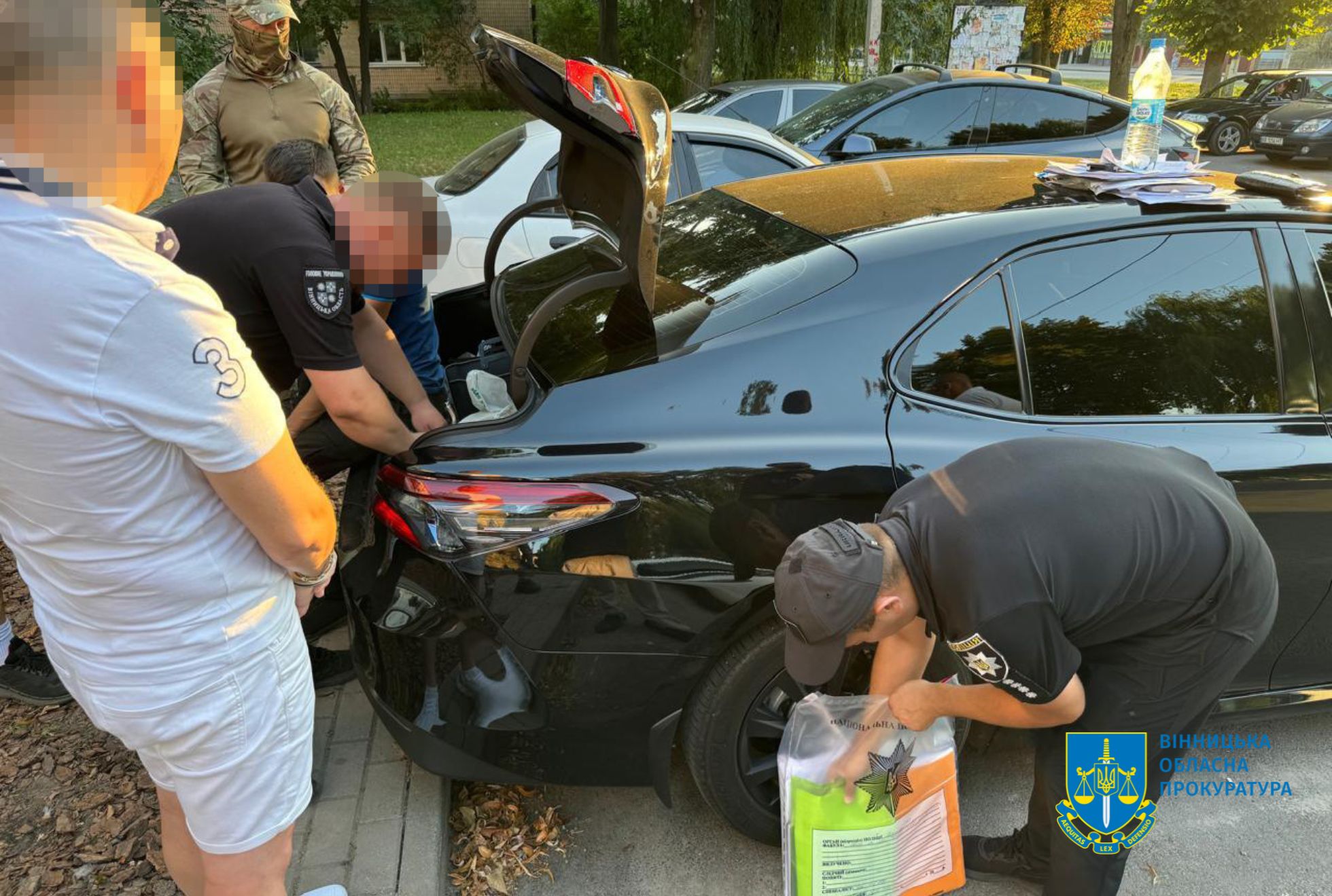 Новини Вінниці / Затримано чоловіків, які шантажували родину у Вінниці заради квартири