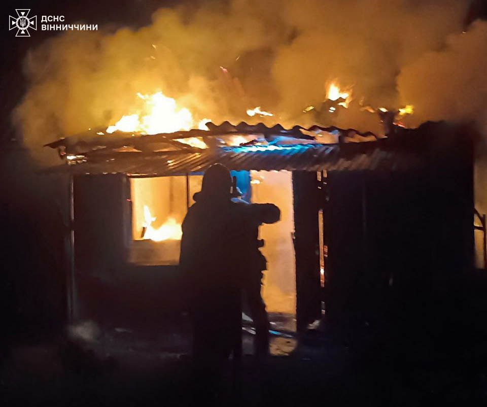 Новини Вінниці / Через дитячі пустощі на Вінниччині загорілася господарча будівля