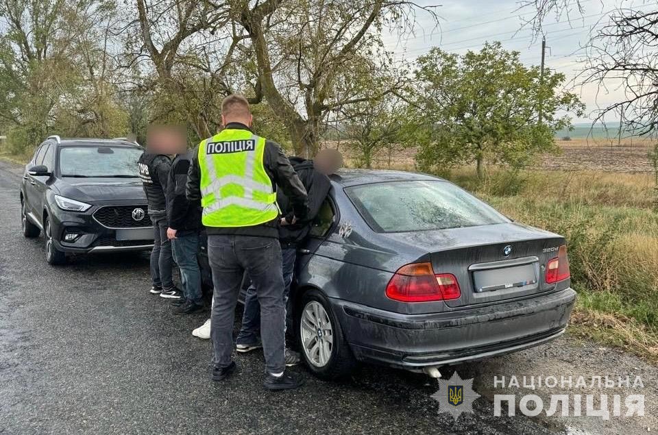 Новини Вінниці / Понад 2000 доларів за незаконне переправлення через кордон: поліцейські Вінниччини затримали «провідника»