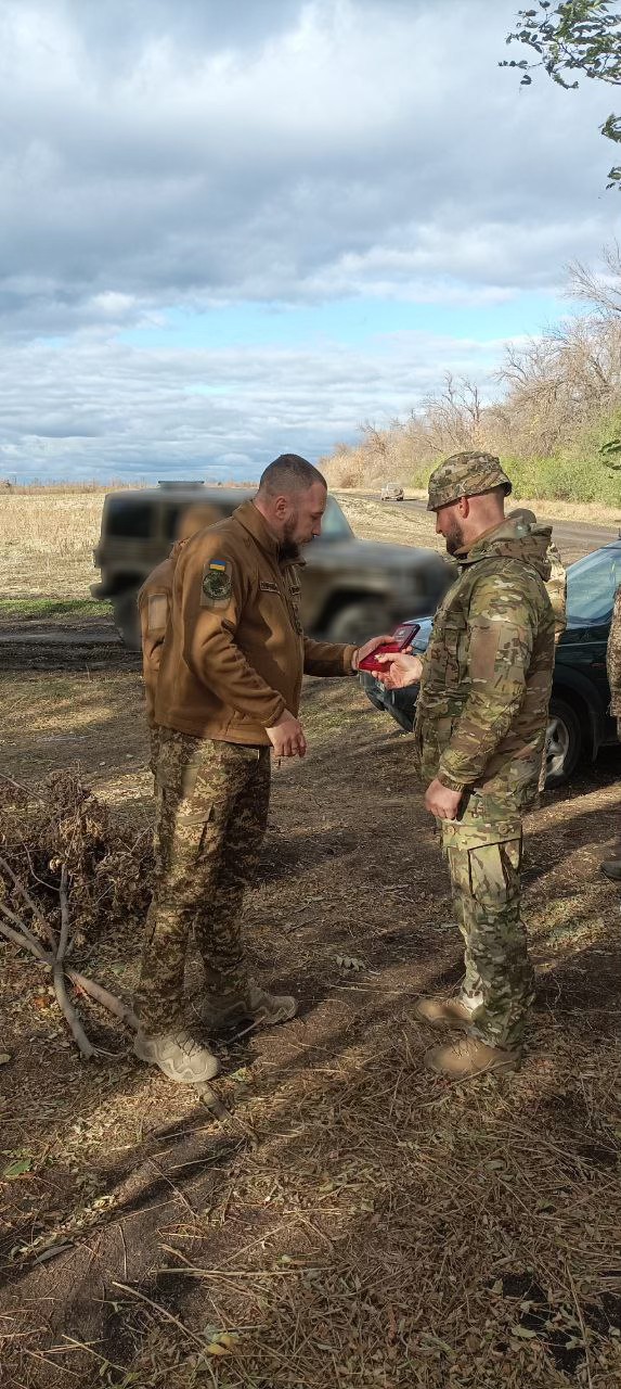 Новини Вінниці / Командир бригади "Червона Калина" відзначив бійців, які виконують бойові завдання на Покровському напрямку