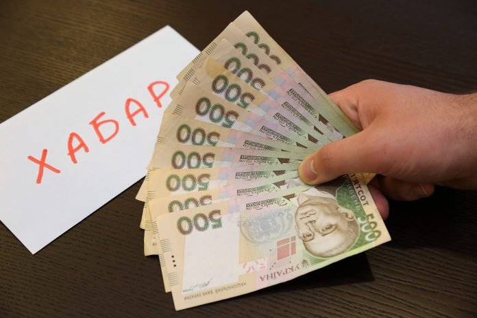 Хабар поліцейським.