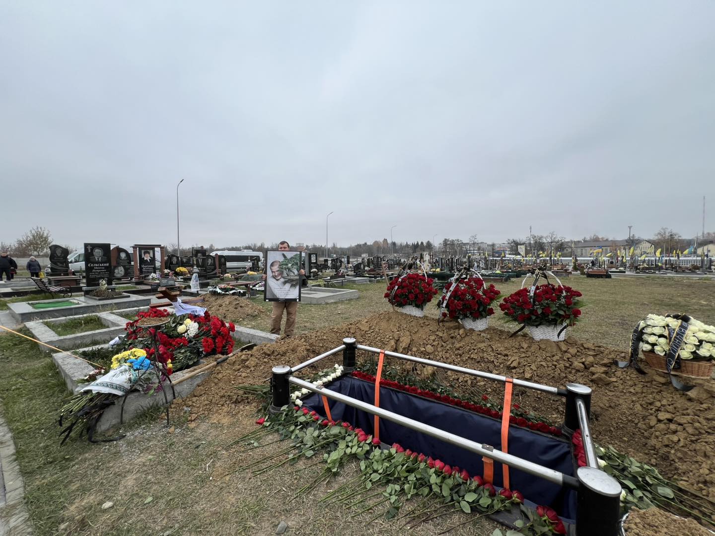 У Вінниці попрощалися з В'ячеславом Узелковим (ФОТО) / Новости Винницы и области / Інформаційний портал На Париже Новини Вінниці / У Вінниці попрощалися з В'ячеславом Узелковим (ФОТО)