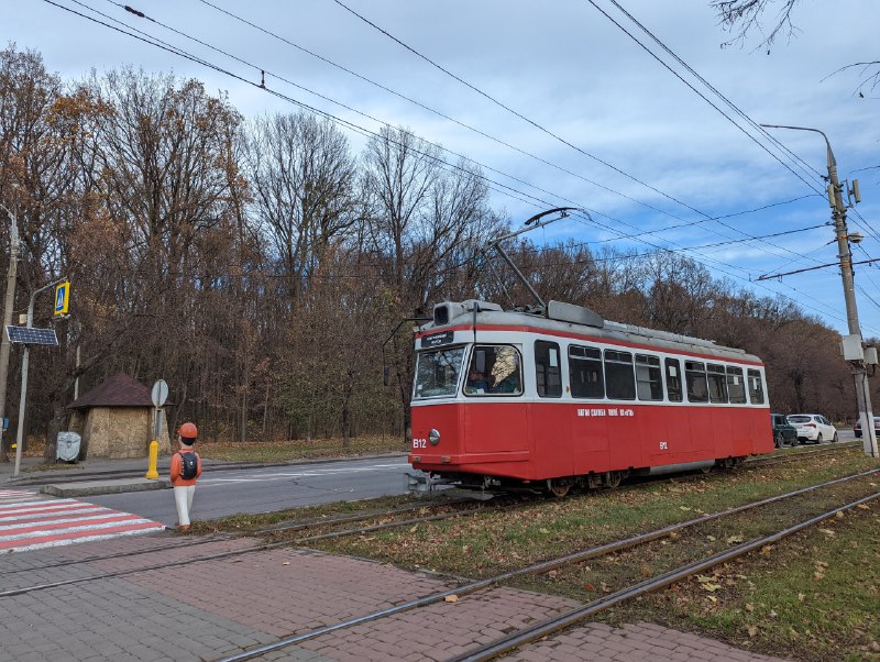 Новини Вінниці / У Вінниці трамвай-«швидка» цілодобово курсує містом, доправляючи бригаду монтерів та зварників на аварійну ділянку