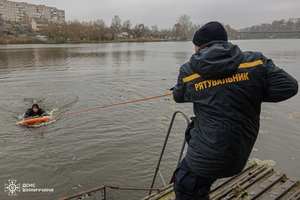 Новини Вінниці / Вінницькі рятувальники провели тренування з порятунку людини на воді (ВІДЕО)