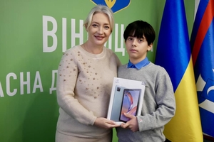 Новости Винницы и области / Діти ВПО, які проживають на Вінниччині отримали подарунки від дітей Японії / Інформаційний портал На Париже Новини Вінниці / Діти ВПО, які проживають на Вінниччині отримали подарунки від дітей Японії