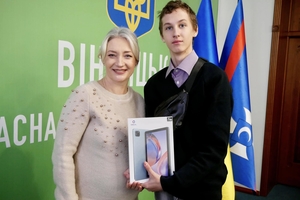 Новости Винницы и области / Діти ВПО, які проживають на Вінниччині отримали подарунки від дітей Японії / Інформаційний портал На Париже Новини Вінниці / Діти ВПО, які проживають на Вінниччині отримали подарунки від дітей Японії