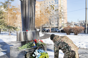 Новини Вінниці / До Дня вшанування учасників ліквідації наслідків аварії на ЧАЕС поклали квіти до пам'ятника жертвам чорнобильської трагедії у Вінниці