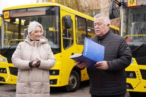 Новини Вінниці / Громадам Вінниччини передали 6 нових шкільних автобусів