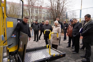 Новини Вінниці / Громадам Вінниччини передали 6 нових шкільних автобусів