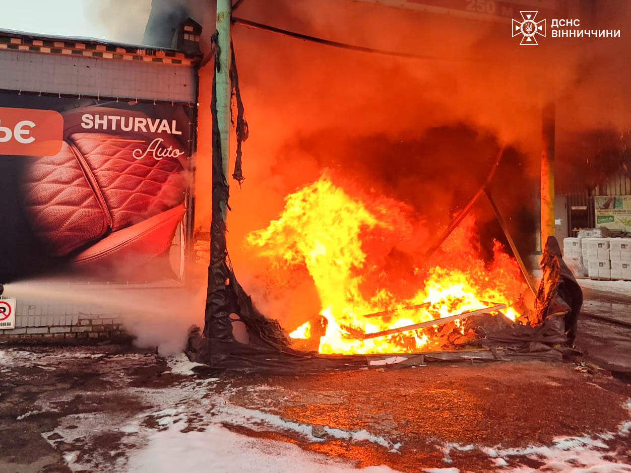 У Вінниці на Київській сталася масштабна пожежа / Новости Винницы и области / Інформаційний портал На Париже Новини Вінниці / У Вінниці на Київській сталася масштабна пожежа