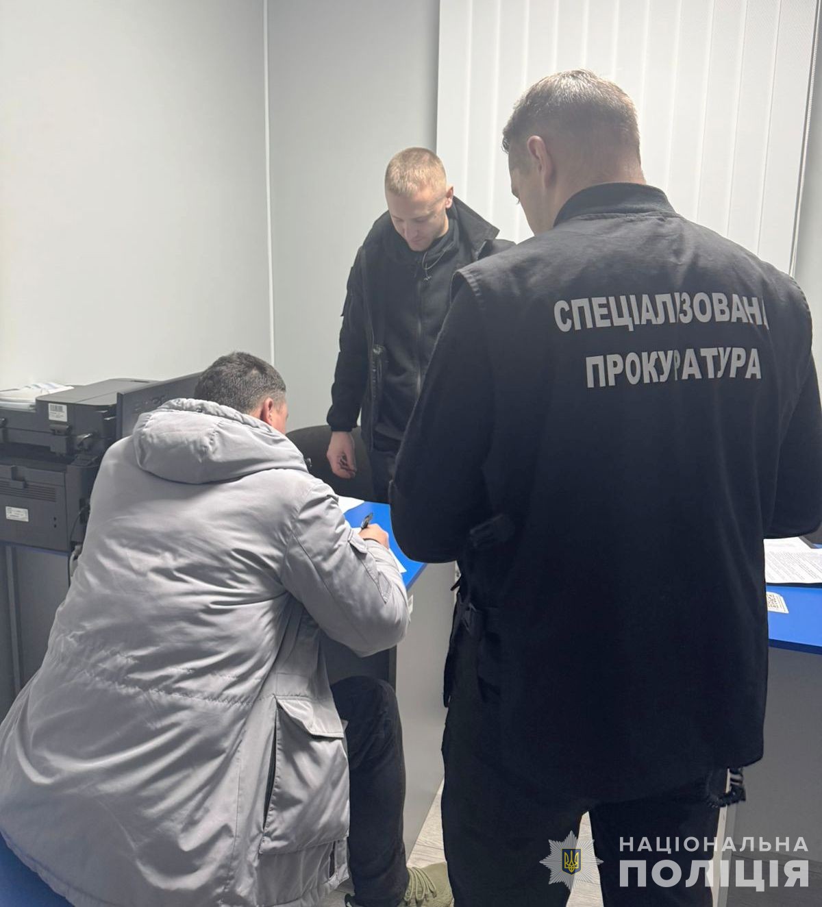 Новини Вінниці / У Вінниці військовослужбовцю, який завдав тілесних ушкоджень вчителю школи, загрожує до 5 років обмеження волі