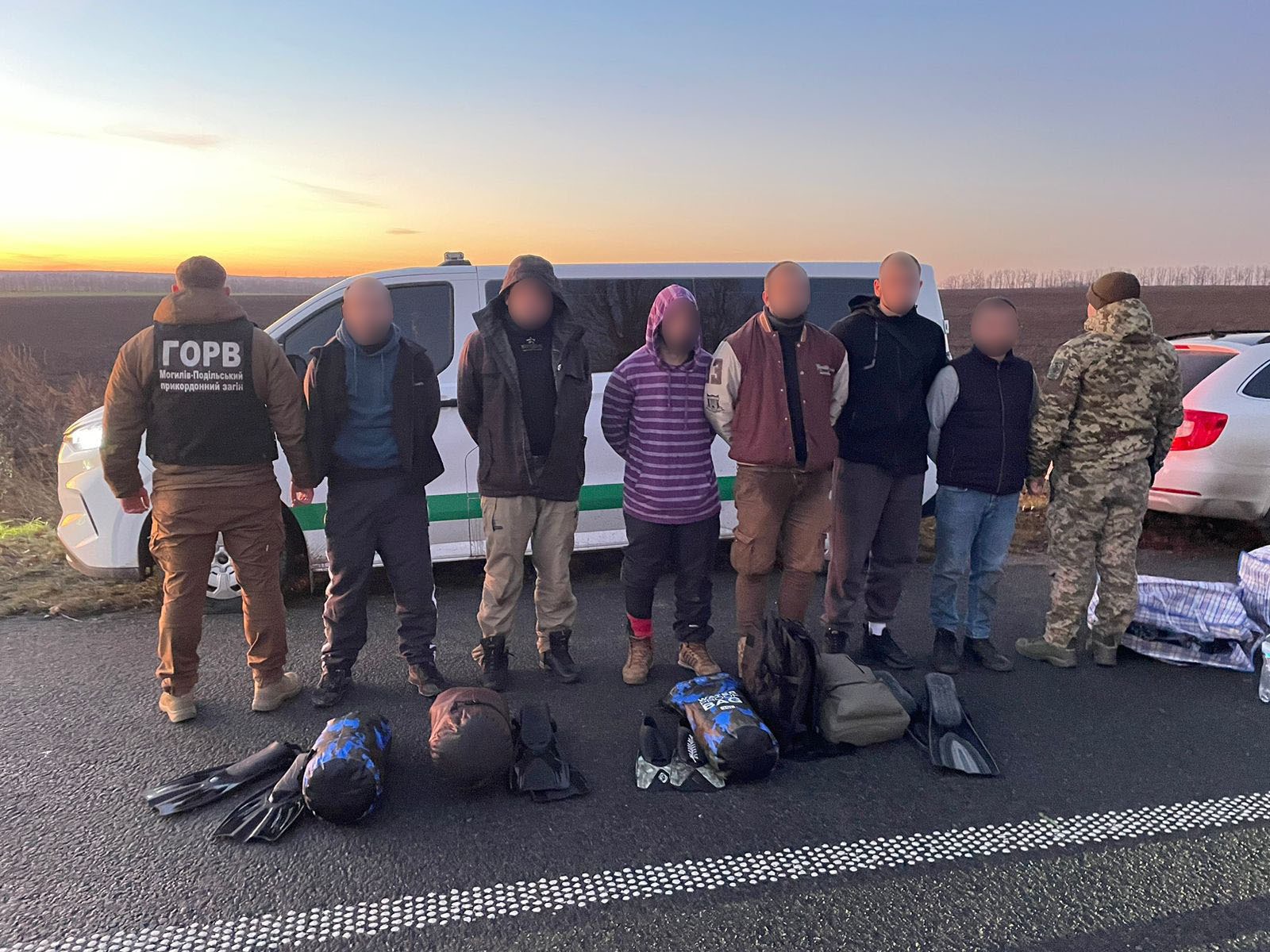 Затримали чоловіків призовного віку.