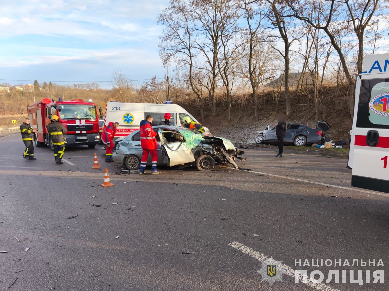 Новини Вінниці / Поліцейські встановлюють обставини ДТП у Гайсинському районі за участю трьох автомобілів