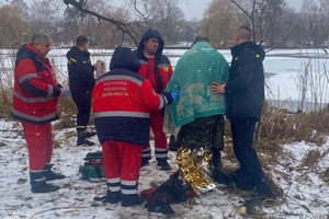 Новини Вінниці / У Вінниці чоловік хотів перетнути річку на велосипеді: бійці ДСНС врятували людину