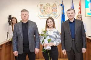 Новини Вінниці / У Вінниці традиційно нагородили родини, дітки в яких народилися на Різдво та Новий рік