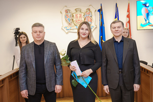 Новини Вінниці / У Вінниці традиційно нагородили родини, дітки в яких народилися на Різдво та Новий рік