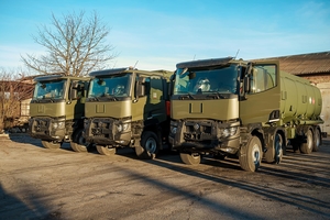 Новини Вінниці / Вінницька громада передала одній з військових частин три паливозаправники