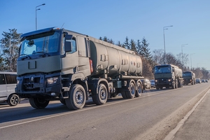 Новини Вінниці / Вінницька громада передала одній з військових частин три паливозаправники