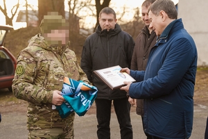 Новини Вінниці / Вінницька громада передала трьом військовим формуванням три позашляховики