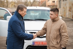 Новини Вінниці / Вінницька громада передала трьом військовим формуванням три позашляховики