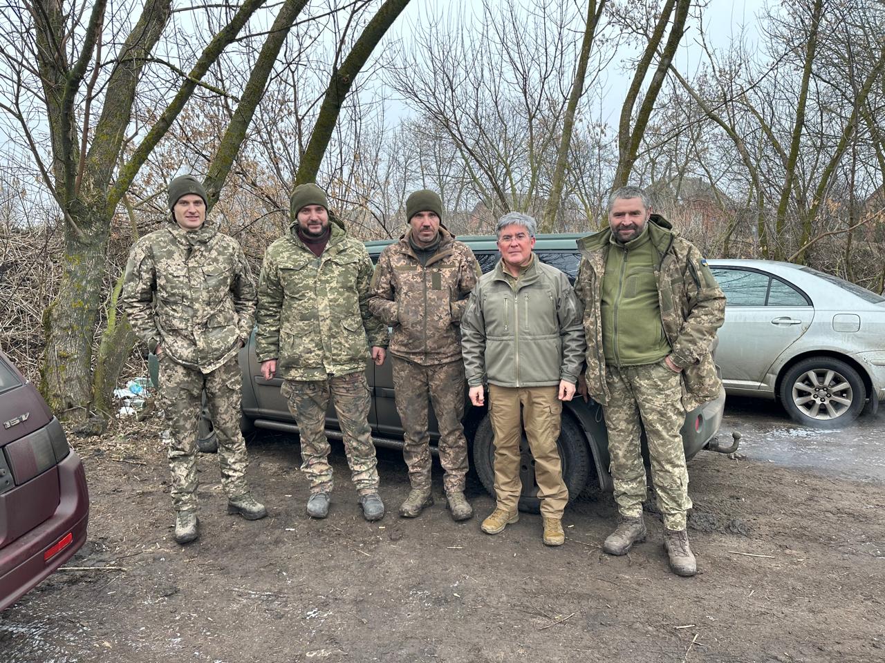 Передали допомогу військовим.