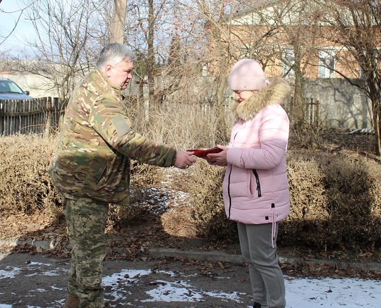 Новини Вінниці / Калинівчанина Олександра Чулюка, який вже рік перебуває в комі, нагородили орденом «За мужність» ІІІ ступеня