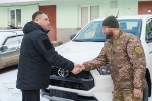 Новини Вінниці / Три пікапи та 200 FPV-дронів: Вінницька громада передала чергову партію допомоги двом військовим формуванням