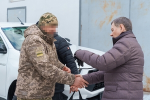 Новини Вінниці / Три пікапи та 200 FPV-дронів: Вінницька громада передала чергову партію допомоги двом військовим формуванням