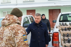 Новини Вінниці / Три пікапи та 200 FPV-дронів: Вінницька громада передала чергову партію допомоги двом військовим формуванням