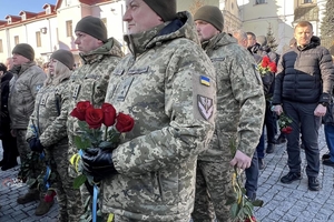 Новини Вінниці / У третю річницю повномасштабного вторгнення вінничани вшанували пам’ять Героїв, які віддали життя за Україну