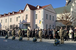 Новини Вінниці / У третю річницю повномасштабного вторгнення вінничани вшанували пам’ять Героїв, які віддали життя за Україну