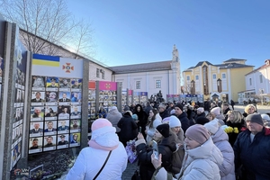 Новини Вінниці / У третю річницю повномасштабного вторгнення вінничани вшанували пам’ять Героїв, які віддали життя за Україну