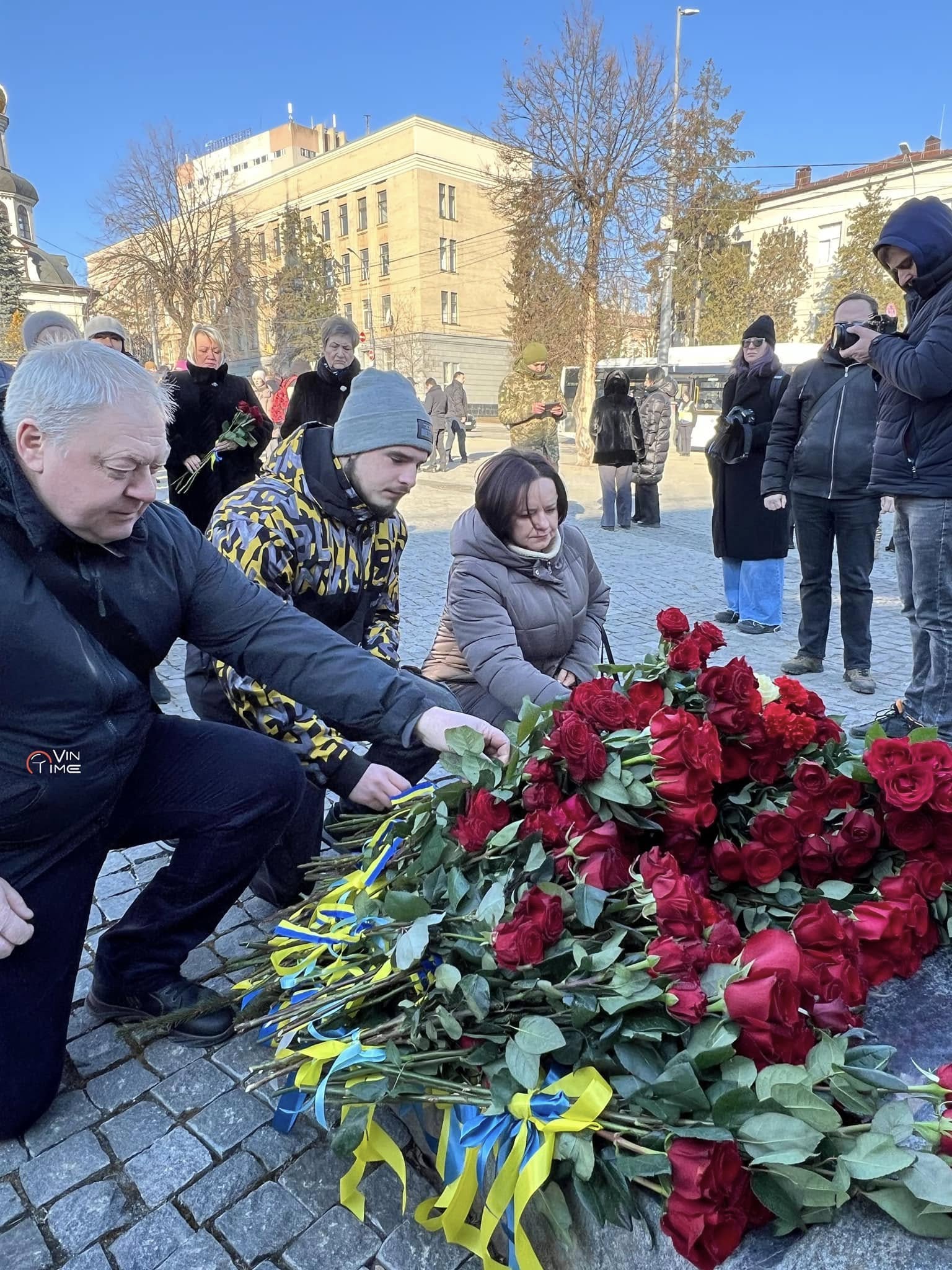 Новини Вінниці / У третю річницю повномасштабного вторгнення вінничани вшанували пам’ять Героїв, які віддали життя за Україну