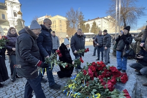 Новини Вінниці / У третю річницю повномасштабного вторгнення вінничани вшанували пам’ять Героїв, які віддали життя за Україну